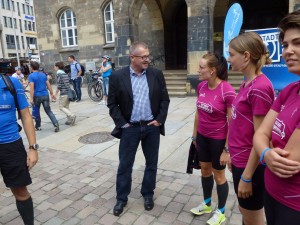 Empfang vorm Rathaus durch Bürgermeister Miko Runkel